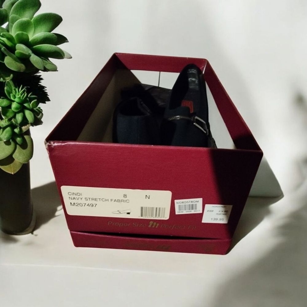 EUC MUNRO AMERICAN WOMEN'S CINDI STRETCH DRESS PUMPS